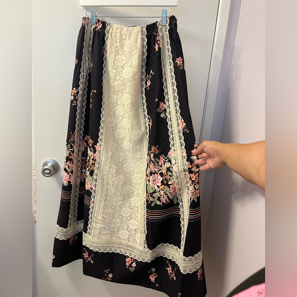 Tumbleweed Vintage Floral Lace Trim Black Skirt EUC (RSB #11) Waist 15-17/L 41